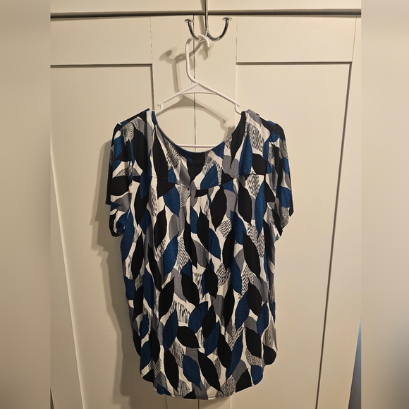 Alfani Women's Short Sleeve Top with Blue and Black Leaf Design 2x - Picture 3 of 3